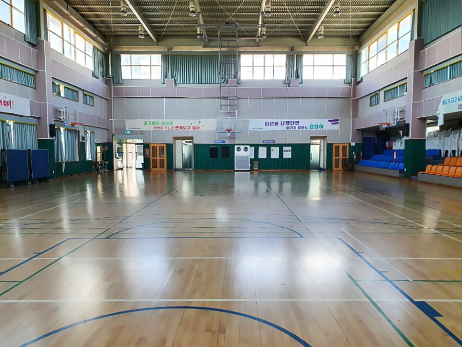 Ecover Large Capacity Air Purifier Q Series installed in gymnasium