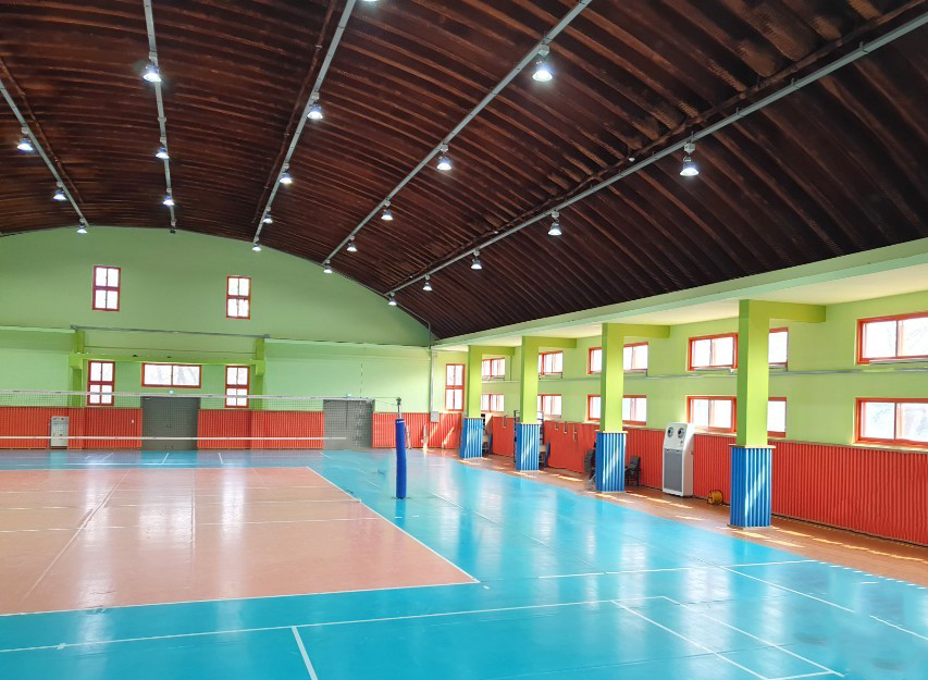 Ecover Large Capacity Air Purifier Q Series installed in gymnasium