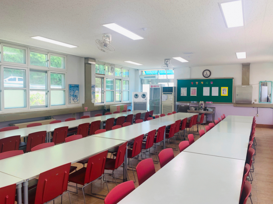 Ecover Large Capacity Air Purifier Q Series installed in school cafeteria